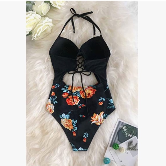 NWT! Women’s Cupshe cut out one piece bathing suit Small - Picture 4 of 6